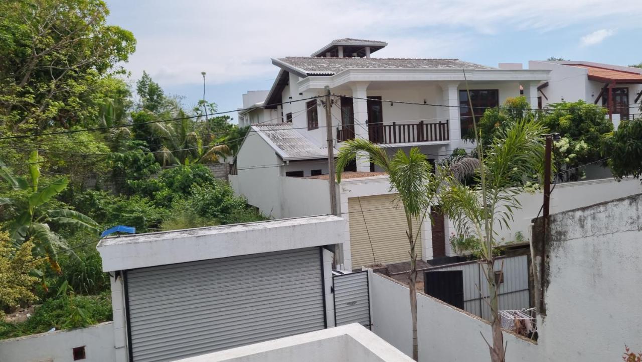 Vidushi * Minuwangoda